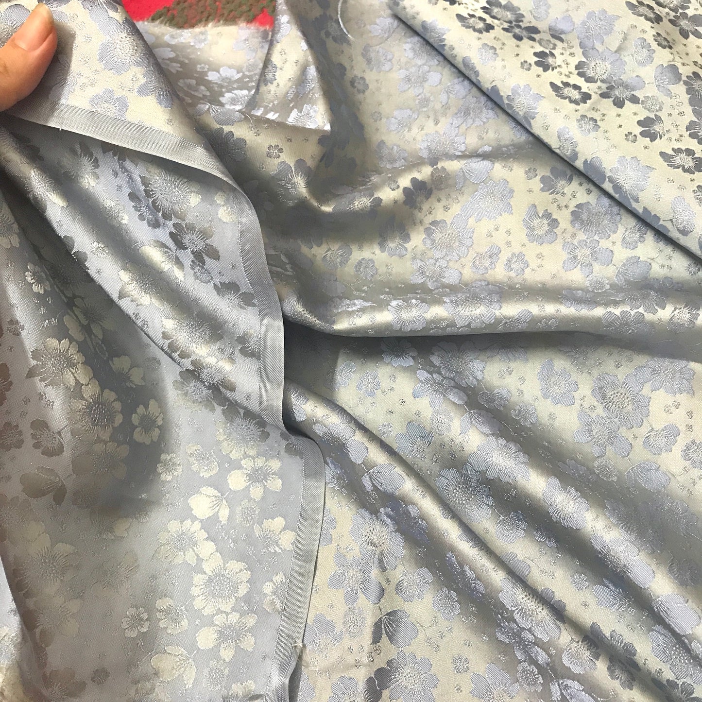 Light Grey silk with flowers - PURE MULBERRY SILK fabric by the yard - Harbor Grey silk with flowers - Floral Silk -Luxury Silk - Natural silk - Handmade in VietNam